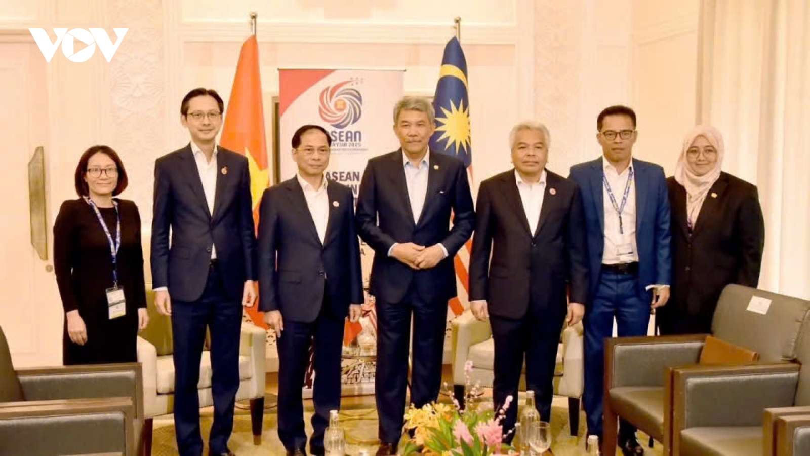 Vietnam desires to promote strategic partnerships with Singapore, Malaysia